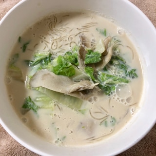 白菜ときのこの春雨豆乳スープ